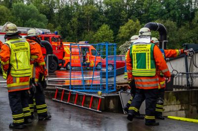 Backnang: Trockungsanlage im Klaerwerk Oberschoental geraet in Brand - 100.000 Euro Sachschaden - Feuerwehr mit Grossaufgebot vor Ort